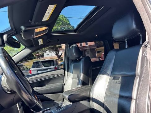 Used 2020 Jeep Grand Cherokee Limited AWD/4WD image 17