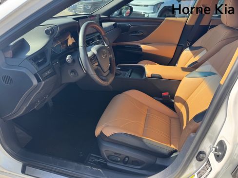 Used 2024 Lexus ES 300h w/ Luxury Package FWD image 10