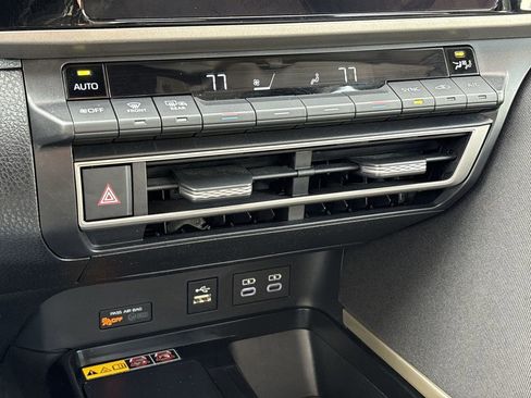 Used 2025 Toyota Camry LE image 19