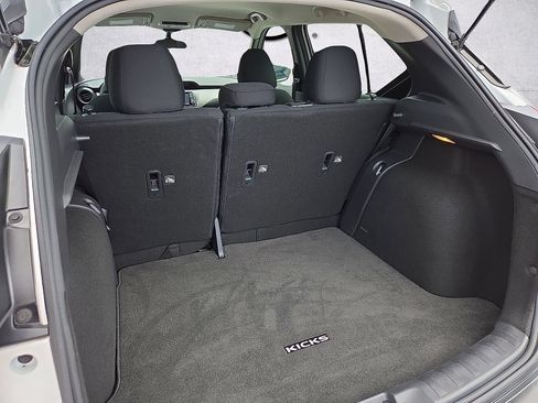 Used 2020 Nissan Kicks S FWD image 9