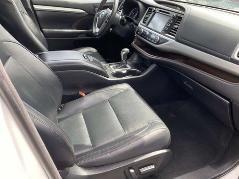 Used 2017 Toyota Highlander XLE w/ Carpet Mat Package AWD/4WD image 26
