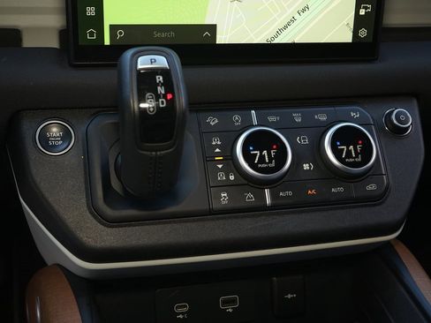 Used 2023 Land Rover Defender 130 X-Dynamic SE image 19