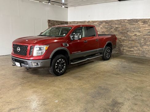 Used 2016 Nissan Titan PRO-4X w/ Pro-4x Convenience Package AWD/4WD image 5
