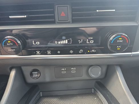 Used 2025 Nissan Rogue SV image 26