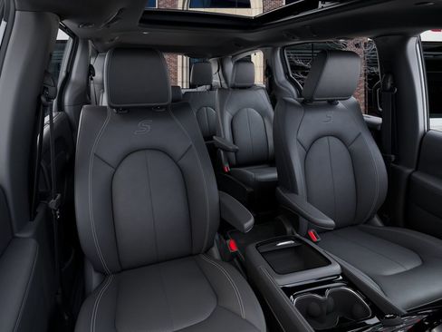 New 2025 Chrysler Pacifica Limited image 16