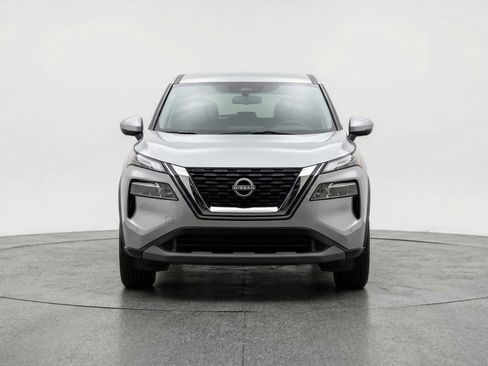 Used 2025 Nissan Rogue SV FWD image 2
