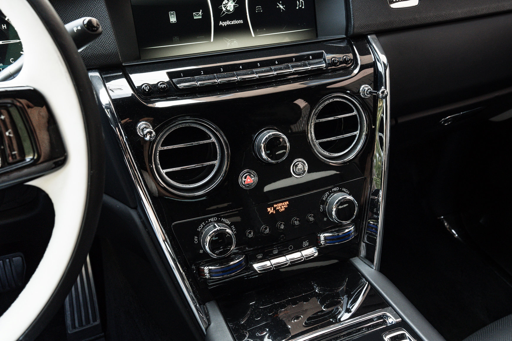 Used 2023 Rolls-Royce Cullinan w/ Technology Package AWD/4WD image 41