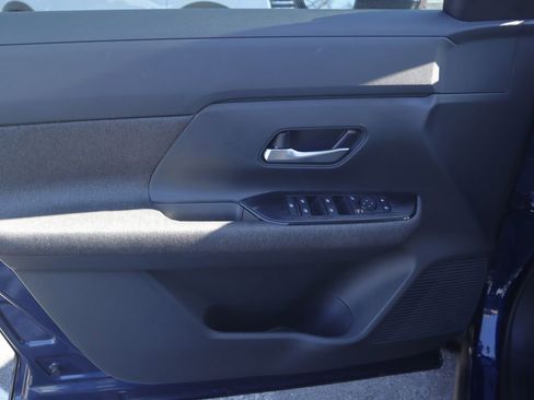 New 2025 Nissan Kicks SV image 15