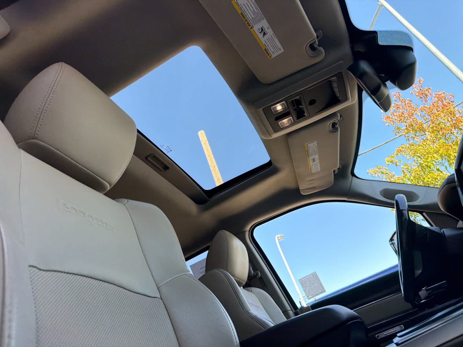 Used 2015 RAM 1500 Laramie AWD/4WD image 16