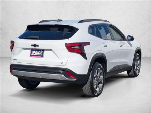 Certified 2024 Chevrolet Trax LT w/ Sunroof Package image 5