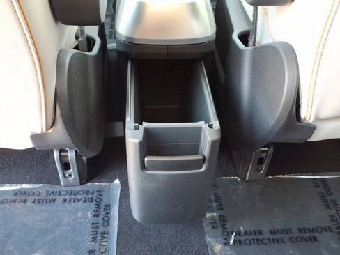 Certified 2025 Volkswagen ID. Buzz Pro S Plus RWD image 18