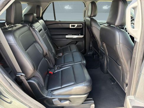 Used 2023 Ford Explorer XLT w/ Equipment Group 202A AWD/4WD image 28