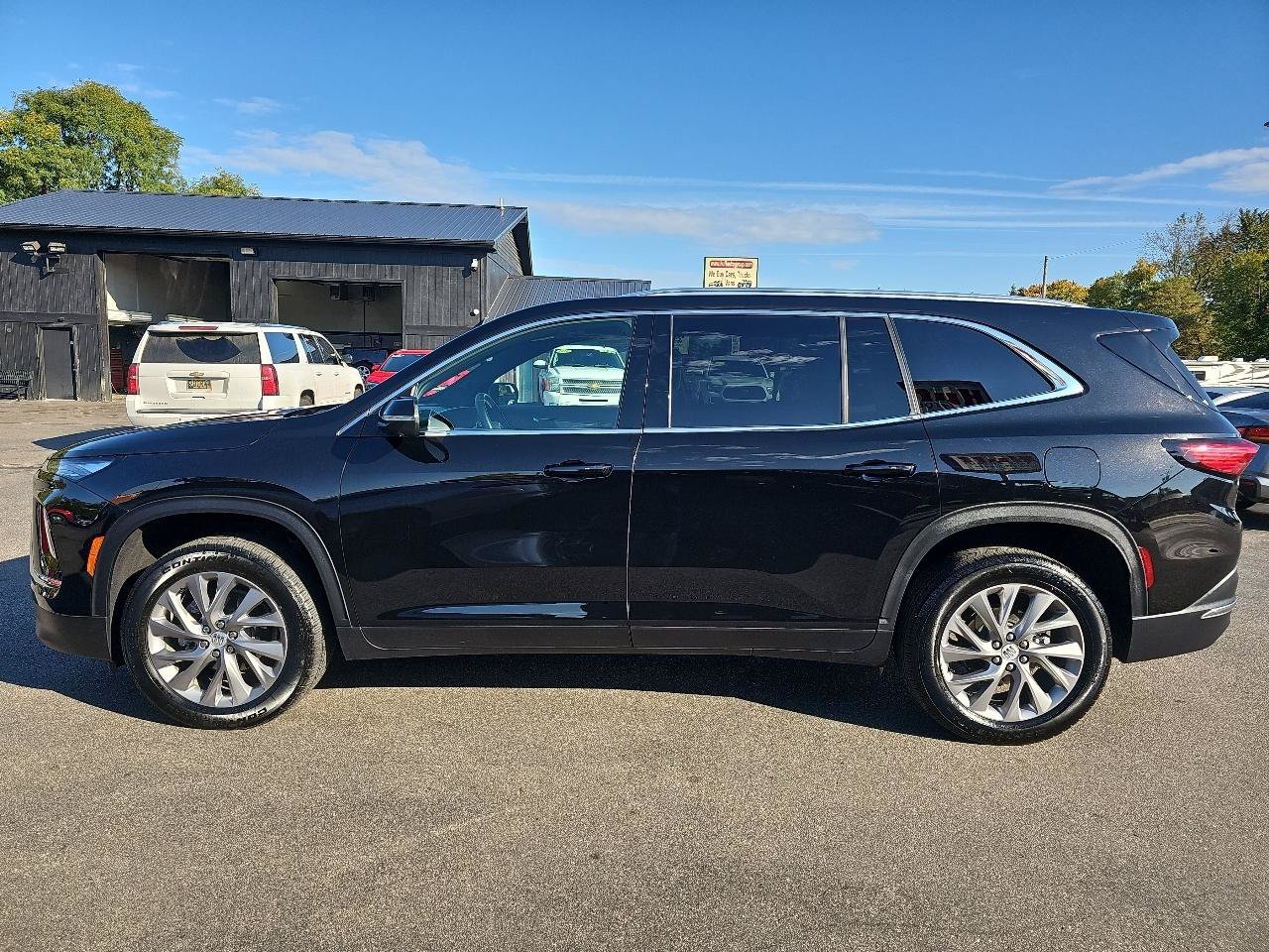 Used 2025 Buick Enclave Preferred FWD image 5
