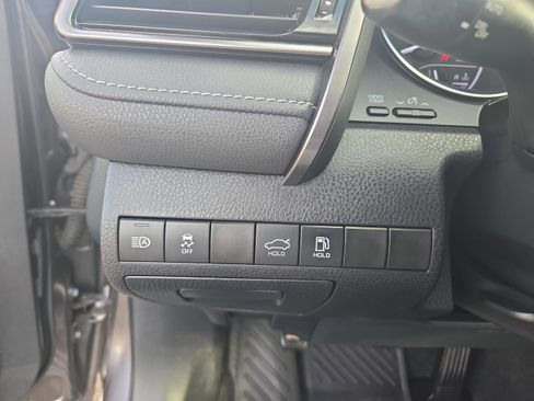 Used 2020 Toyota Camry SE image 19