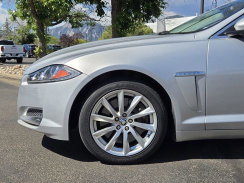Used 2013 Jaguar XF RWD image 6