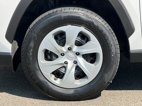 Certified 2021 Toyota RAV4 LE FWD image 29