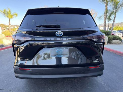 Used 2024 Toyota Sienna XLE FWD image 17