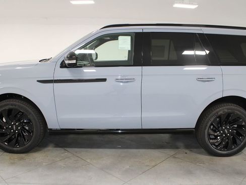 New 2025 Lincoln Navigator Reserve w/ Jet Appearance Package image 5