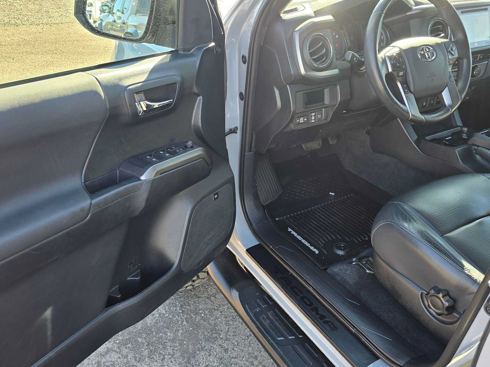 Certified 2019 Toyota Tacoma TRD Sport AWD/4WD image 19