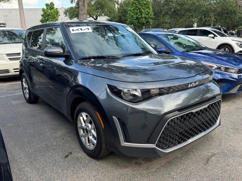 Certified 2025 Kia Soul LX w/ LX Technology Package FWD image 6