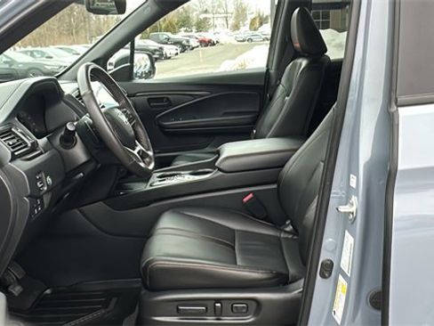 Used 2025 Honda Ridgeline TrailSport image 9