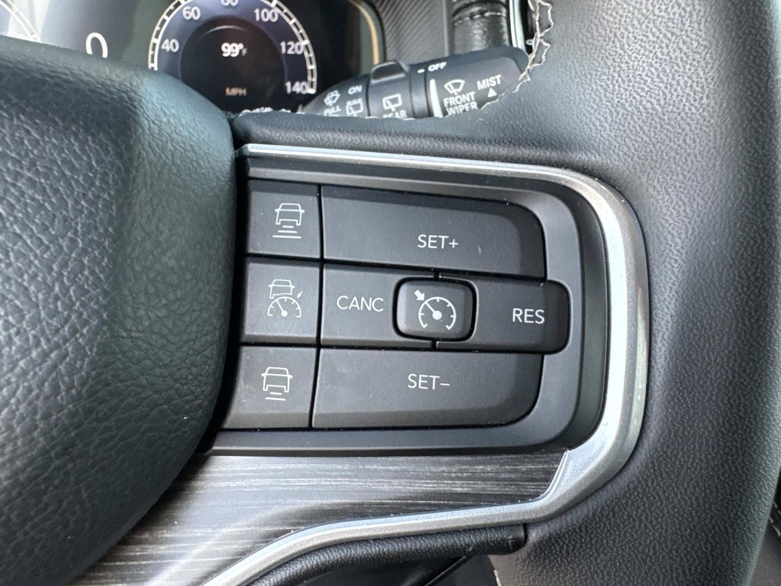 Used 2023 Jeep Wagoneer L Series II AWD/4WD image 35