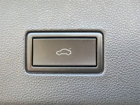 Used 2021 Volkswagen Atlas SE image 19