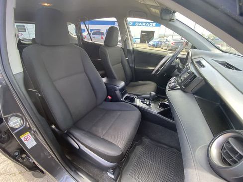 Used 2018 Toyota RAV4 LE w/ All Weather Liner Package image 23