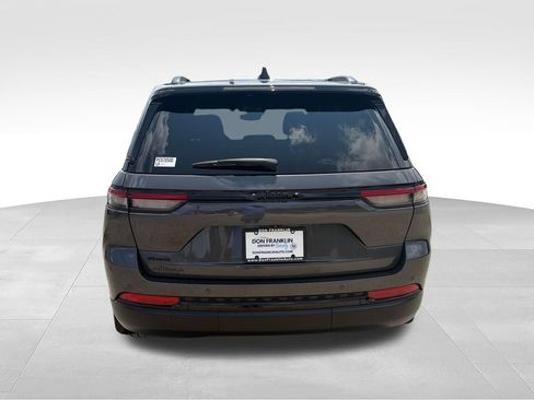 Used 2023 Jeep Grand Cherokee Altitude AWD/4WD image 4