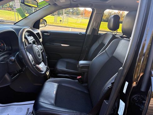 Used 2014 Jeep Compass Latitude w/ Sun/Sound Group image 18