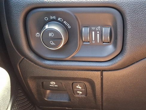 Used 2019 RAM 1500 Big Horn AWD/4WD image 22