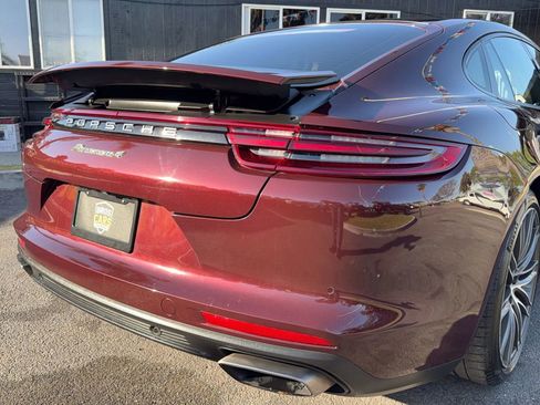 Used 2018 Porsche Panamera 4 image 40