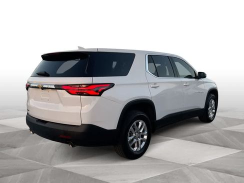 Used 2023 Chevrolet Traverse LS FWD image 8