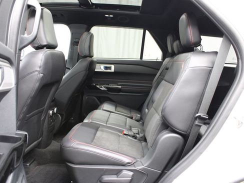 Used 2023 Ford Explorer ST-Line AWD/4WD image 16