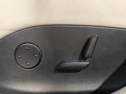 Used 2019 Tesla Model S Performance AWD/4WD image 18