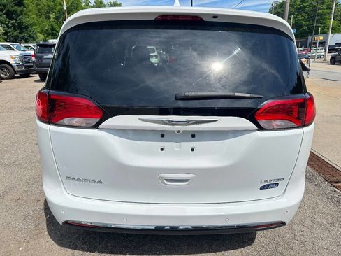 Used 2017 Chrysler Pacifica Limited FWD image 5
