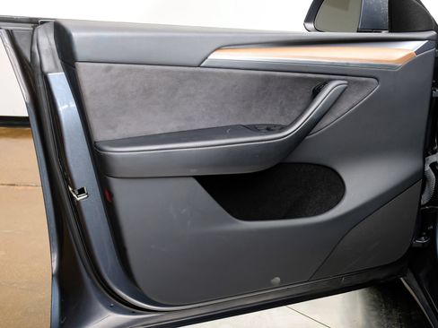 Used 2023 Tesla Model Y Long Range AWD/4WD image 53