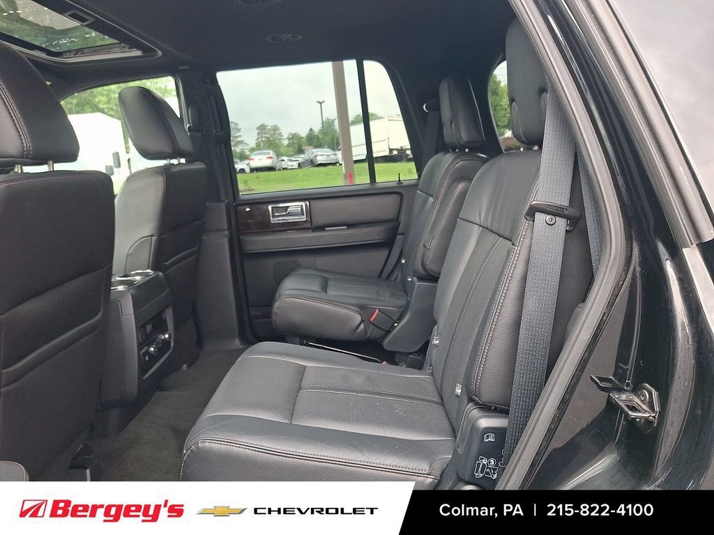 Used 2017 Lincoln Navigator Reserve AWD/4WD image 12