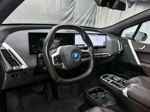 Used 2024 BMW iX xDrive50 w/ Sport Package AWD/4WD image 23