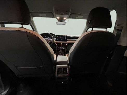 Used 2025 Volkswagen Taos SE image 16