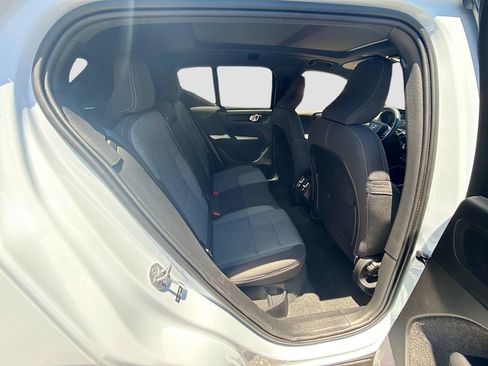 Used 2024 Volvo XC40 B5 Core AWD/4WD image 31