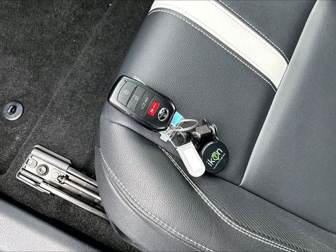 Used 2025 Toyota Camry SE w/ Convenience Package FWD image 14