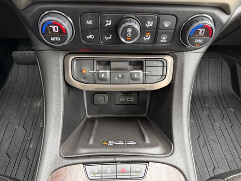 Used 2022 GMC Acadia Denali w/ GMC Pro Grade Package AWD/4WD image 24