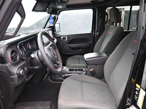 Used 2024 Jeep Gladiator Rubicon w/ Technology Group image 13