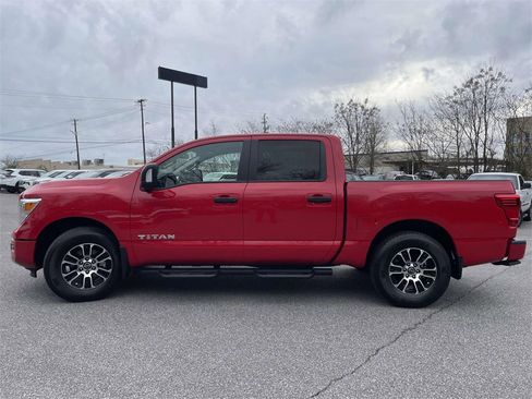 Used 2024 Nissan Titan SV w/ SV Convenience Package image 6