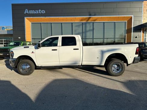 New 2026 RAM 3500 Tradesman AWD/4WD image 9