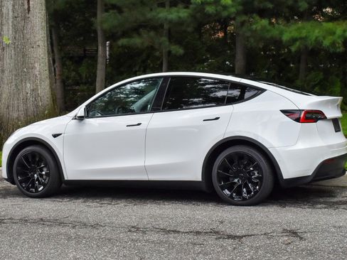 Used 2021 Tesla Model Y 2WD image 5