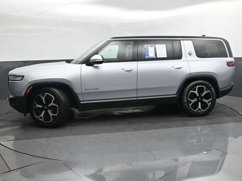 Used 2023 Rivian R1S Adventure image 2