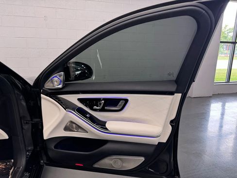 Used 2023 Mercedes-Benz Maybach S 680 4MATIC w/ Manufaktur Leather Package image 75