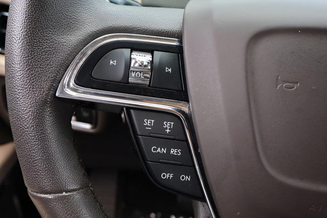 Used 2022 Lincoln Nautilus FWD w/ Premium Package image 23